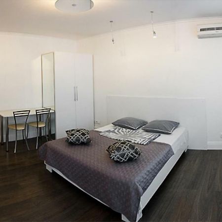 Great Studio Near The Pechersk Kiev Esterno foto